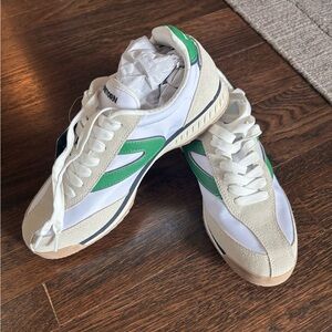 TRETORN NWT Green Accent White Suede Women’s Sneakers “Kristine Elite” Sz 9